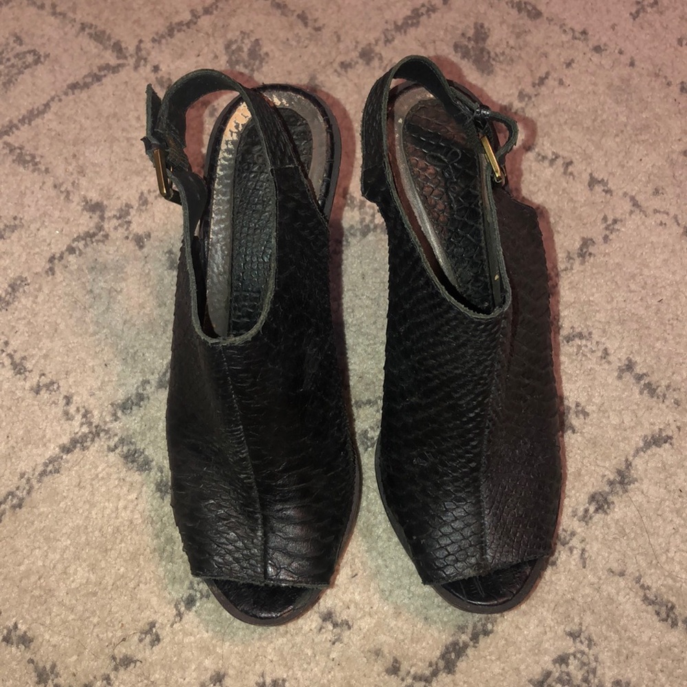 Joie black  lizard embossed platform block heels